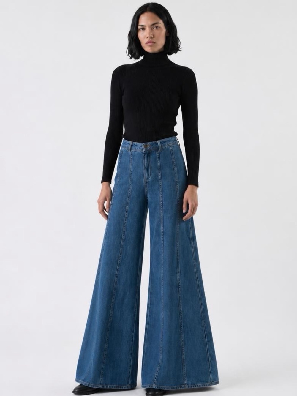 FREE PEOPLE Very Rare Like New Super Wide Leg flare Jeans in Medium Wash 4